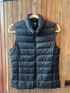 Uniqlo Ultra Light Down Vest | Black | Small